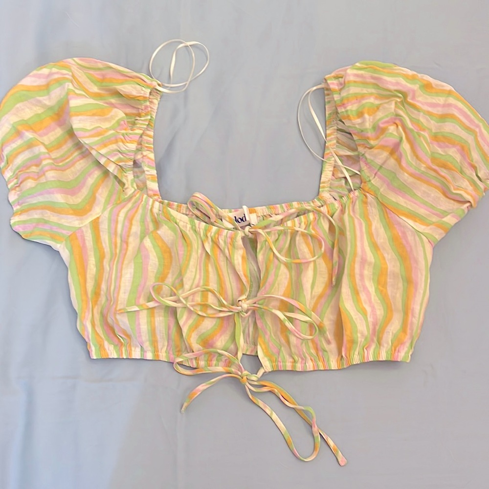 Puff sleeve tie crop top